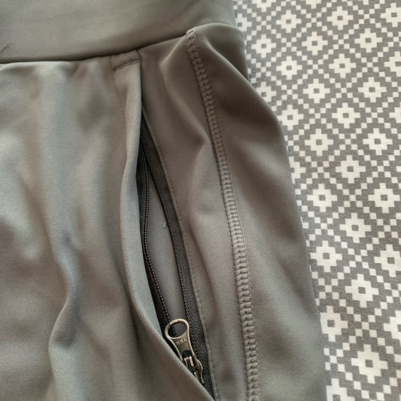 NWT Mens athletic shorts grey and blue. Size Large. - Picture 11 of 14